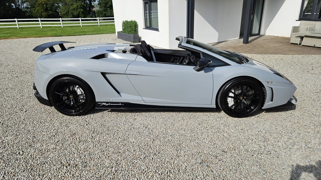 2011 Lamborghini Gallardo LP570-4 Spyder Performante - Image 5 of 31