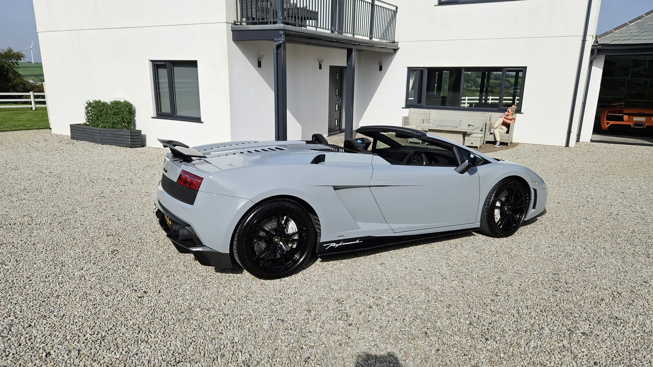 2011 Lamborghini Gallardo LP570-4 Spyder Performante - Image 6 of 31