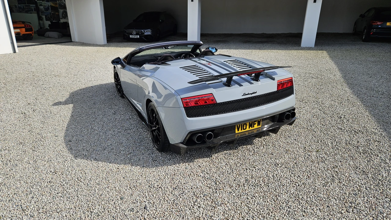 2011 Lamborghini Gallardo LP570-4 Spyder Performante - Image 7 of 31