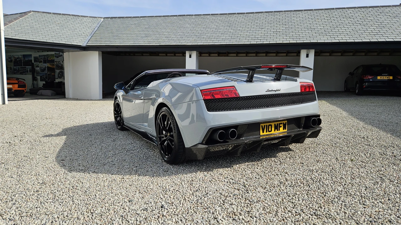 2011 Lamborghini Gallardo LP570-4 Spyder Performante - Image 11 of 31