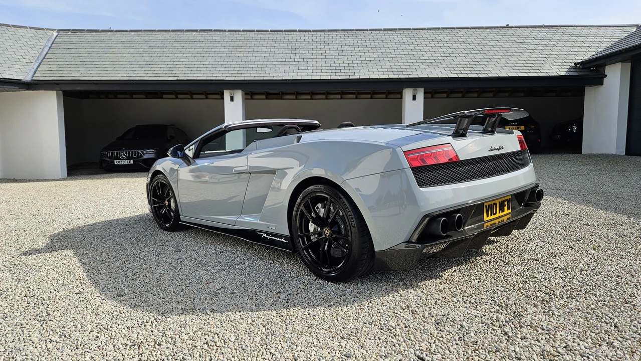 2011 Lamborghini Gallardo LP570-4 Spyder Performante - Image 12 of 31