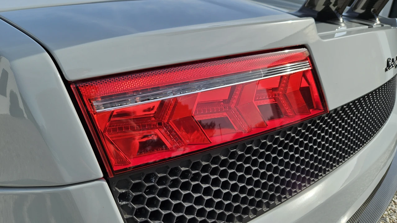 2011 Lamborghini Gallardo LP570-4 Spyder Performante - Image 28 of 31