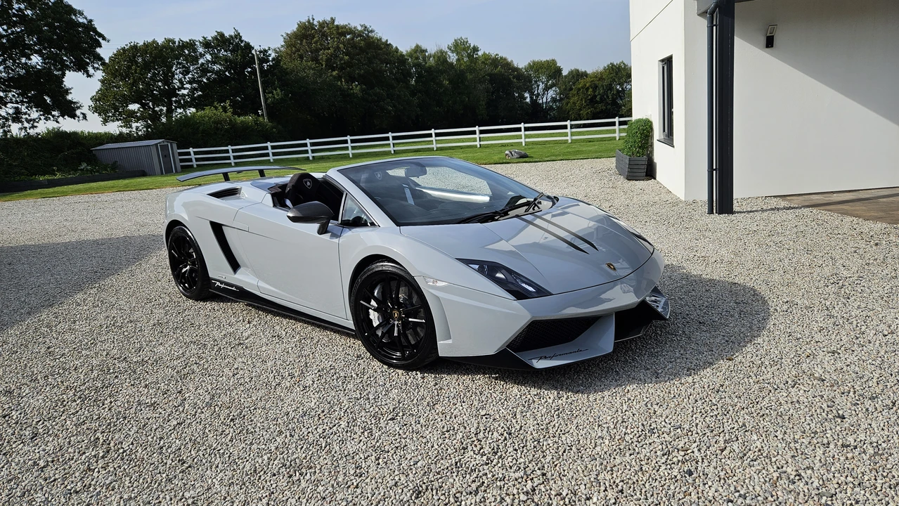 2011 Lamborghini Gallardo LP570-4 Spyder Performante - Image 10 of 31