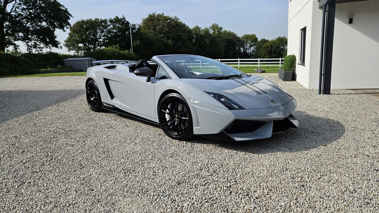 2011 Lamborghini Gallardo LP570-4 Spyder Performante - Image 14 of 31