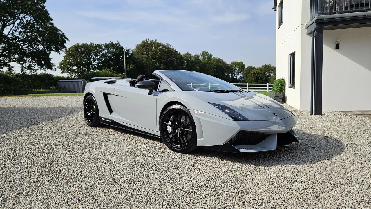 2011 Lamborghini Gallardo LP570-4 Spyder Performante - Image 16 of 31