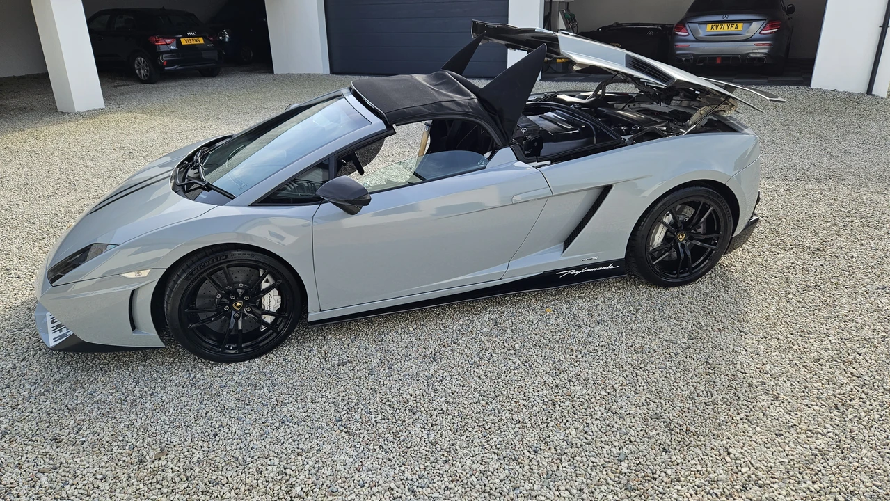 2011 Lamborghini Gallardo LP570-4 Spyder Performante - Image 19 of 31