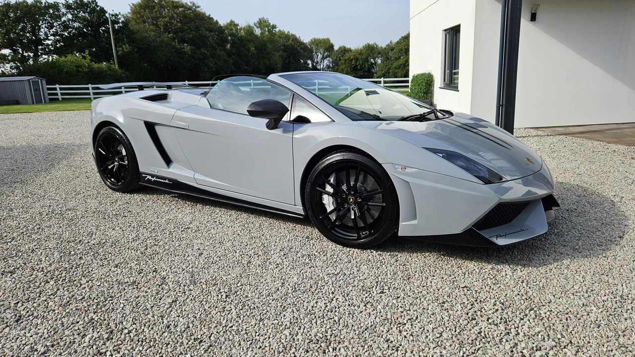 2011 Lamborghini Gallardo LP570-4 Spyder Performante - Image 18 of 31