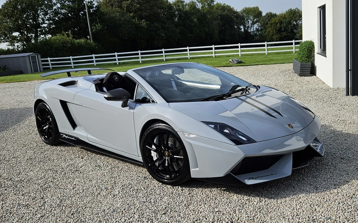 2011 Lamborghini Gallardo LP570-4 Spyder Performante - Image 2 of 31