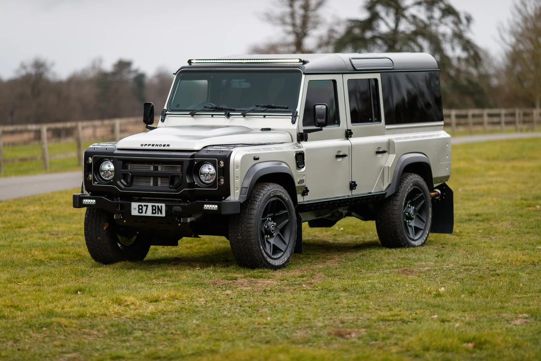 2011 Land Rover Defender 110 - Image 11 of 31