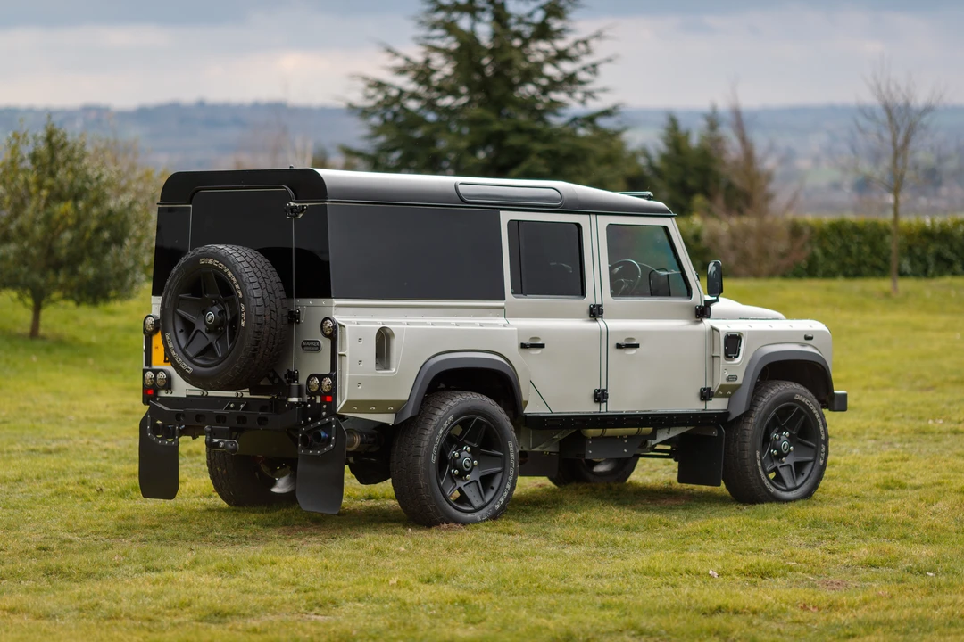 2011 Land Rover Defender 110 - Image 15 of 31