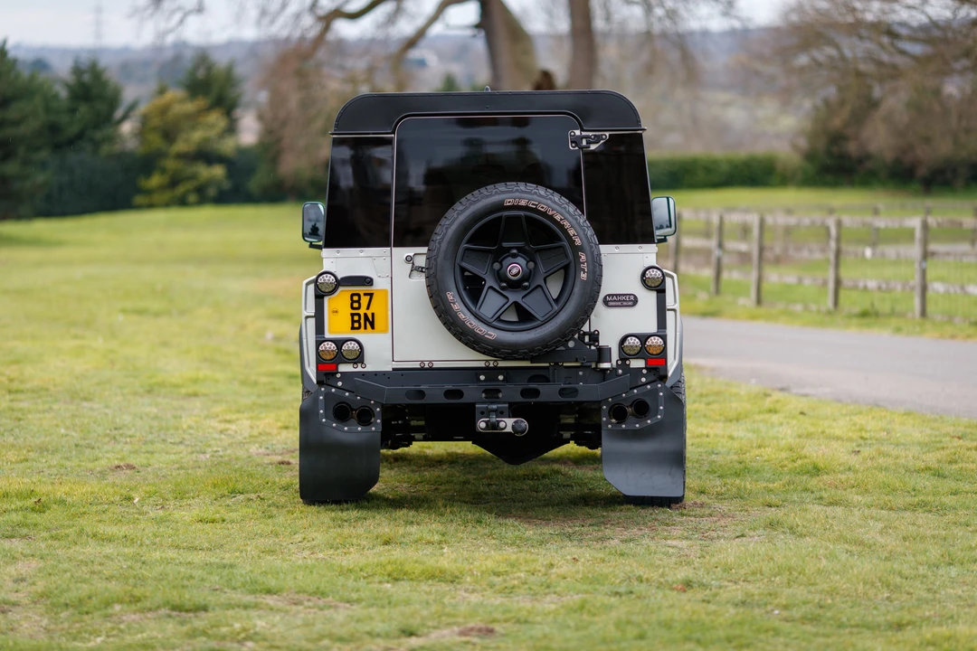 2011 Land Rover Defender 110 - Image 14 of 31