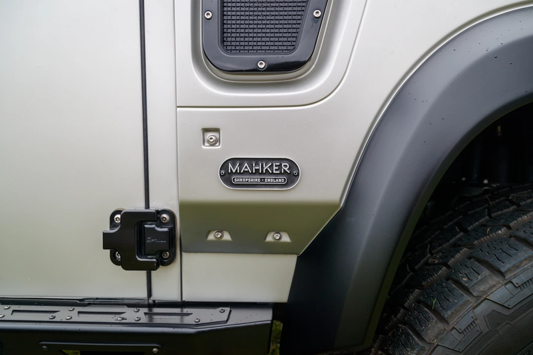 2011 Land Rover Defender 110 - Image 19 of 31
