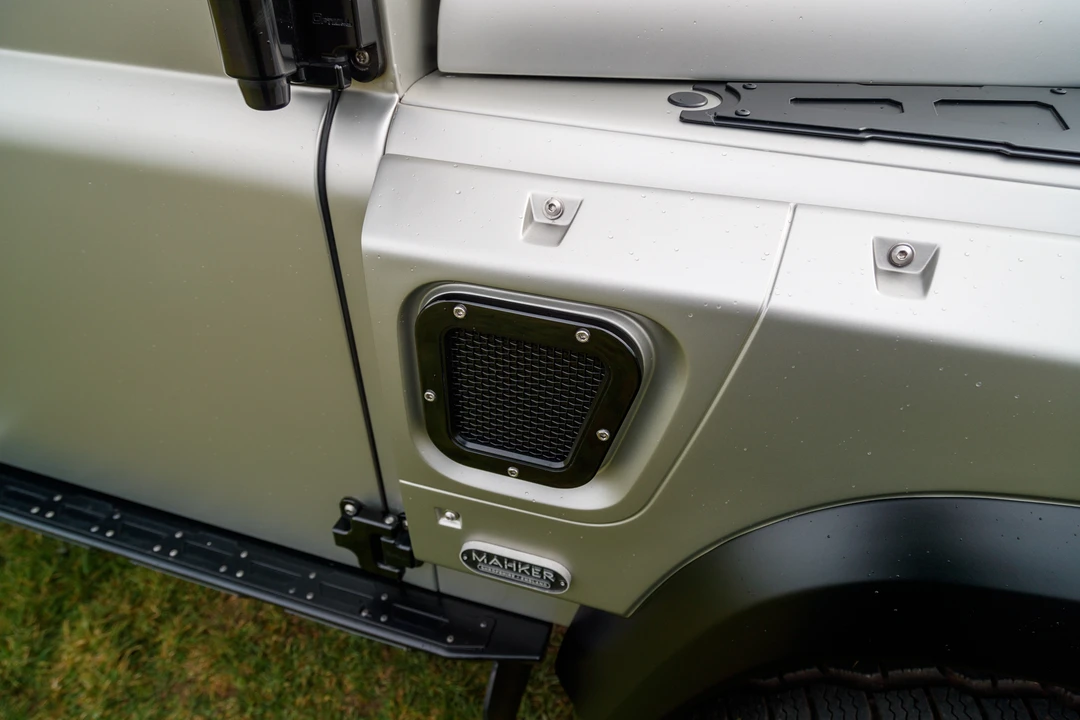2011 Land Rover Defender 110 - Image 20 of 31