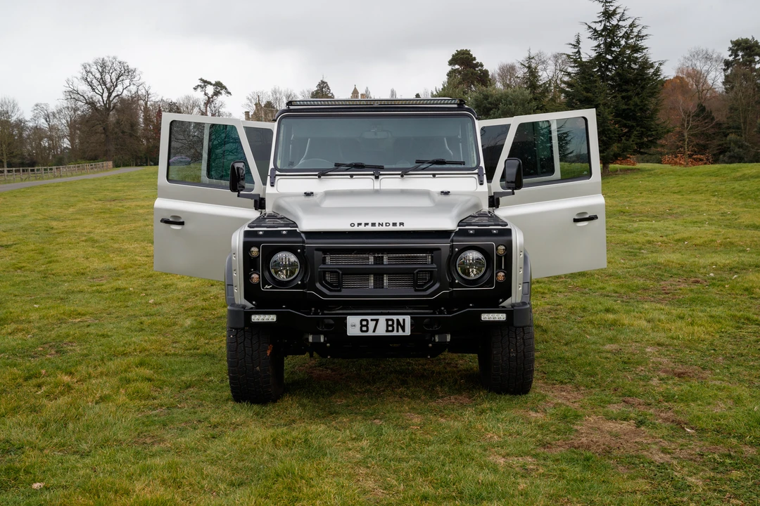 2011 Land Rover Defender 110 - Image 17 of 31