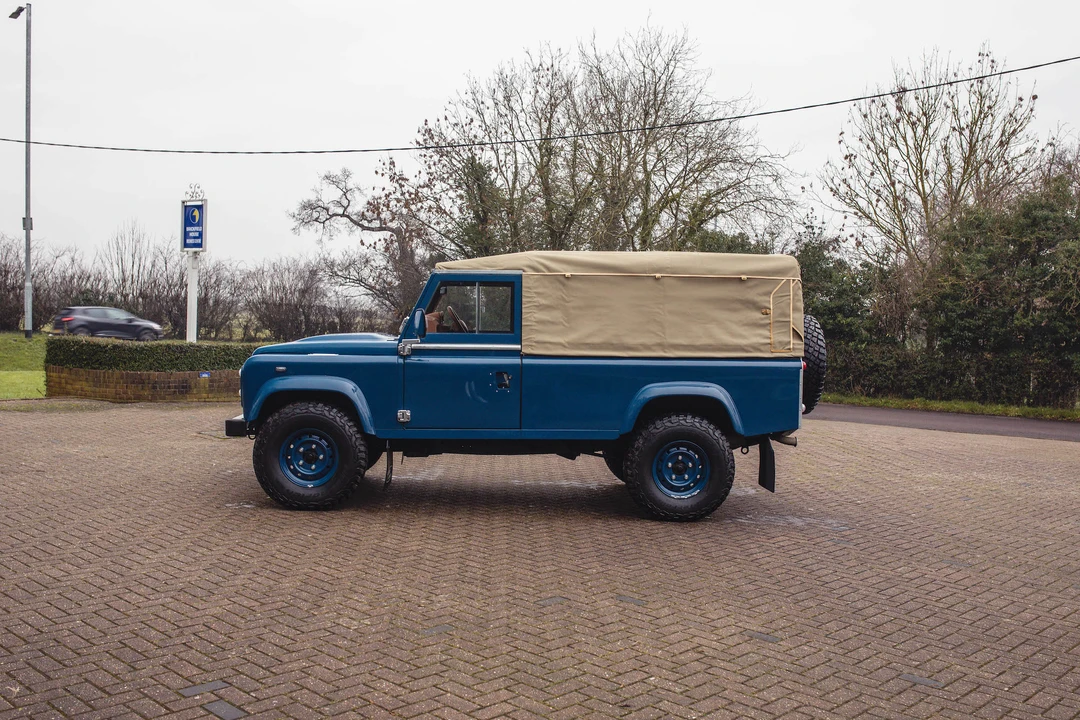 2011 Land Rover Defender 110 - Image 20 of 31