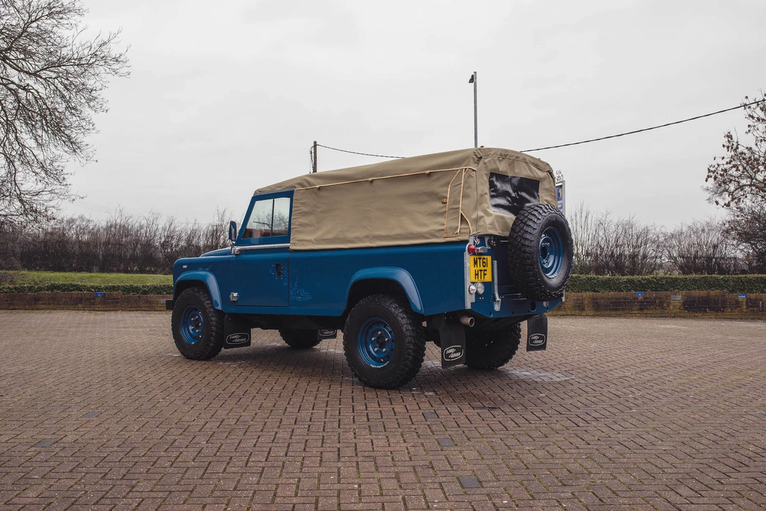 2011 Land Rover Defender 110 - Image 17 of 31