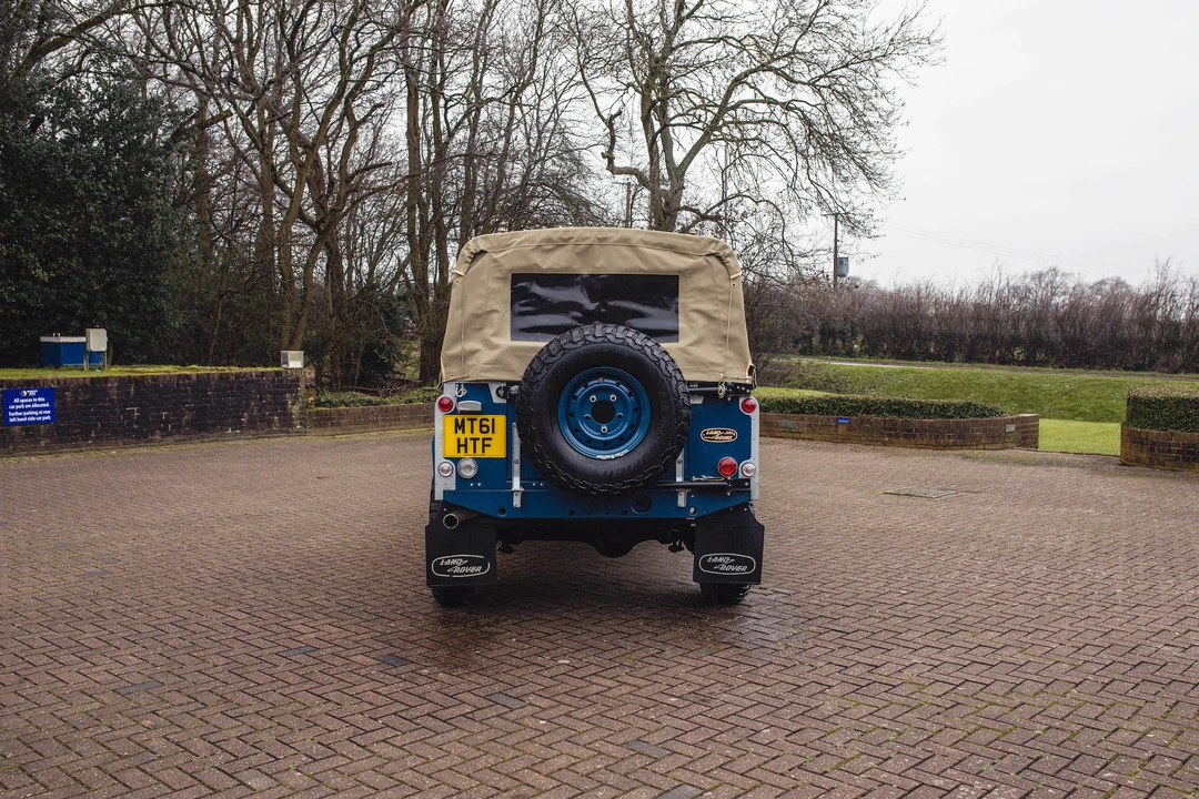 2011 Land Rover Defender 110 - Image 15 of 31