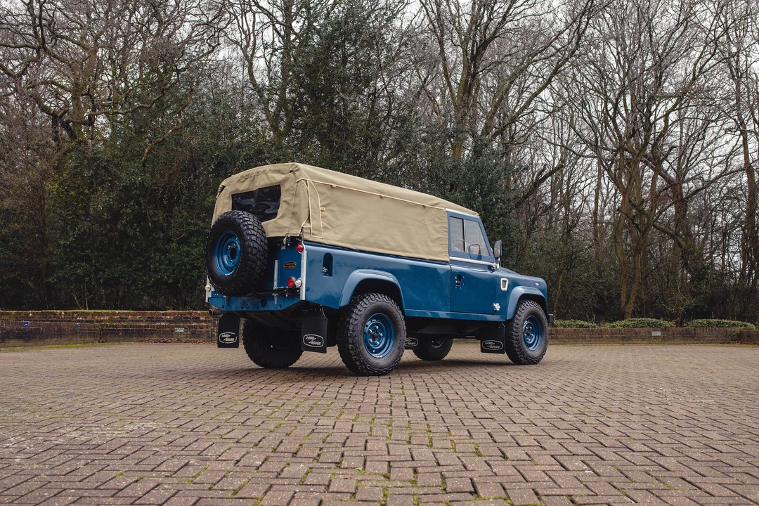 2011 Land Rover Defender 110 - Image 13 of 31