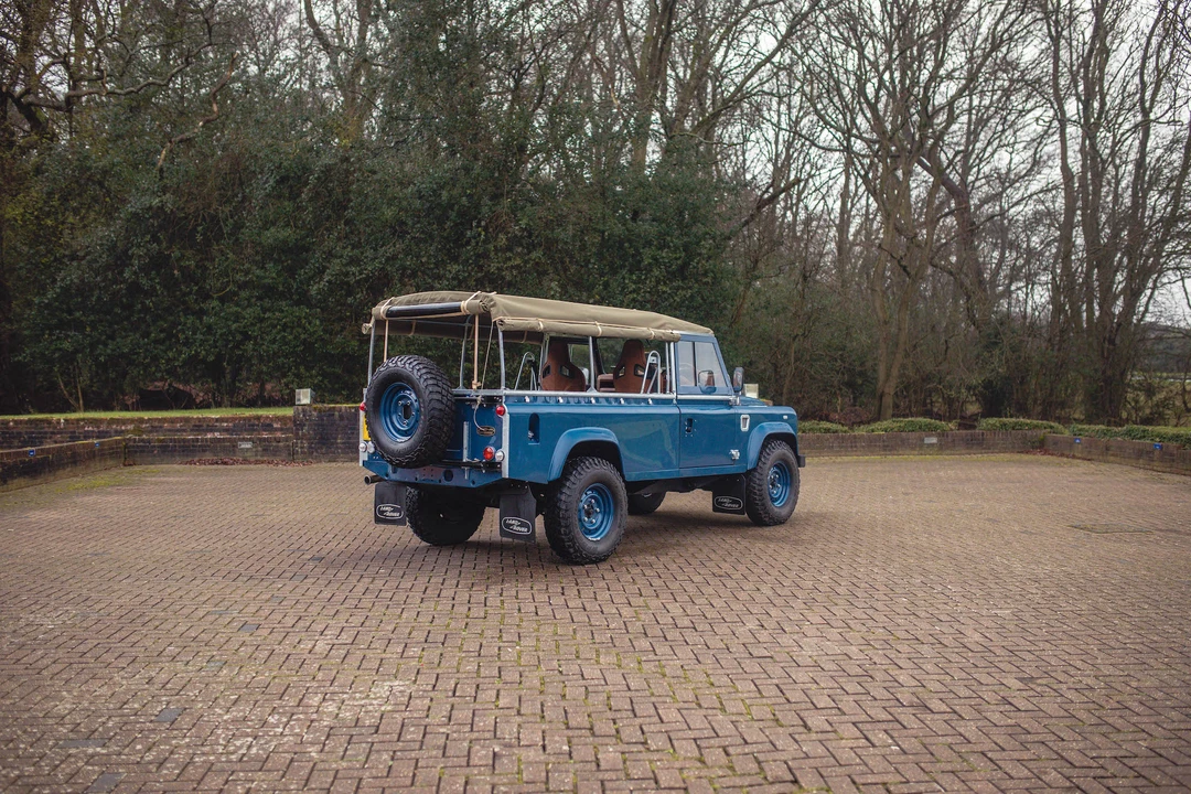 2011 Land Rover Defender 110 - Image 12 of 31