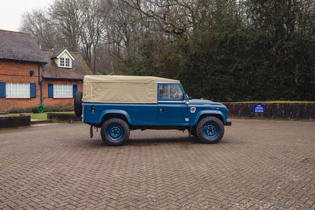 2011 Land Rover Defender 110 - Image 10 of 31