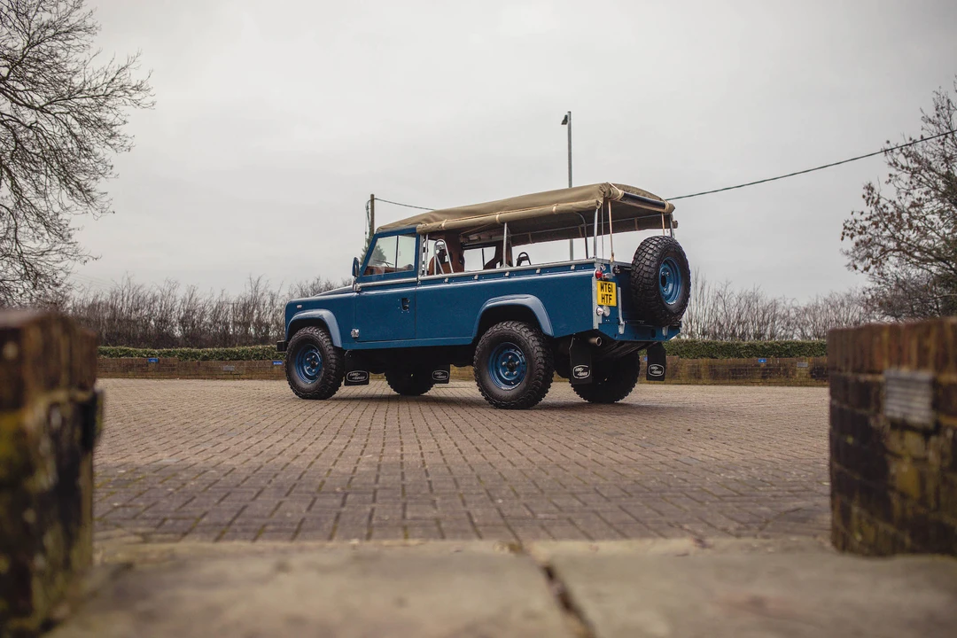 2011 Land Rover Defender 110 - Image 18 of 31