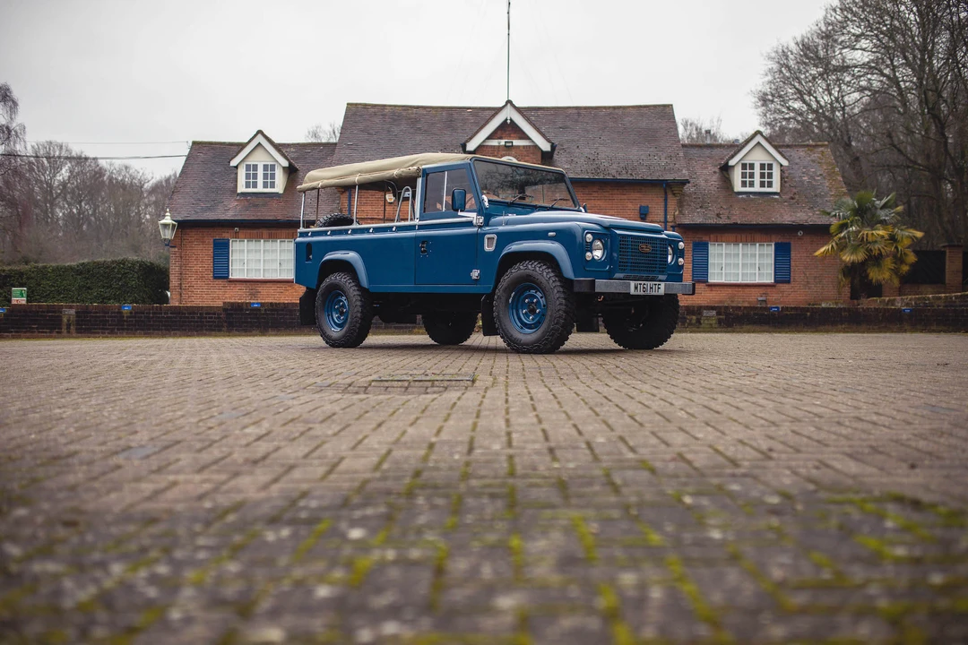2011 Land Rover Defender 110 - Image 9 of 31