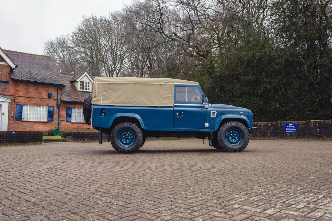 2011 Land Rover Defender 110 - Image 11 of 31
