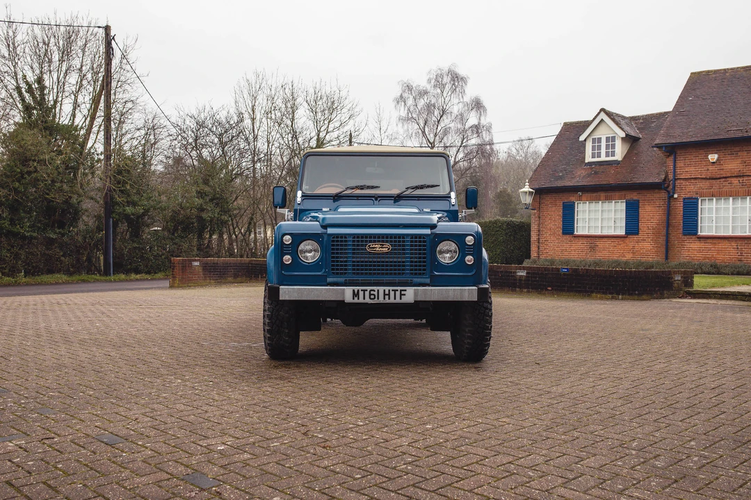 2011 Land Rover Defender 110 - Image 5 of 31