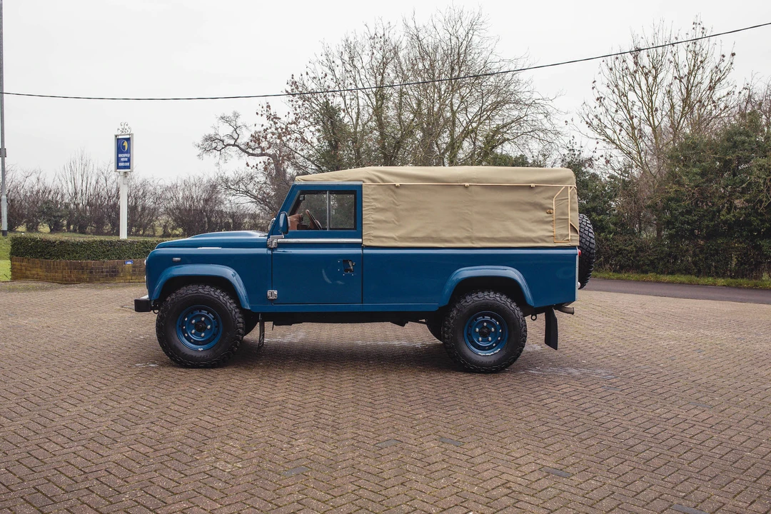 2011 Land Rover Defender 110 - Image 19 of 31