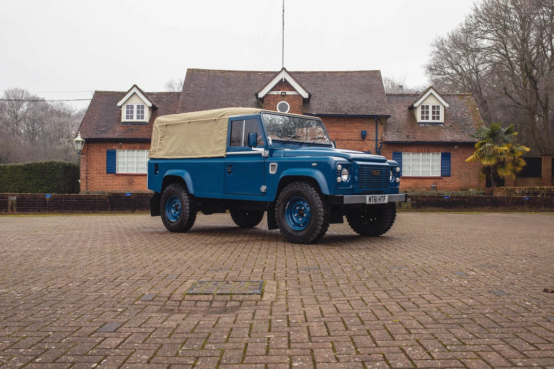 2011 Land Rover Defender 110 - Image 7 of 31