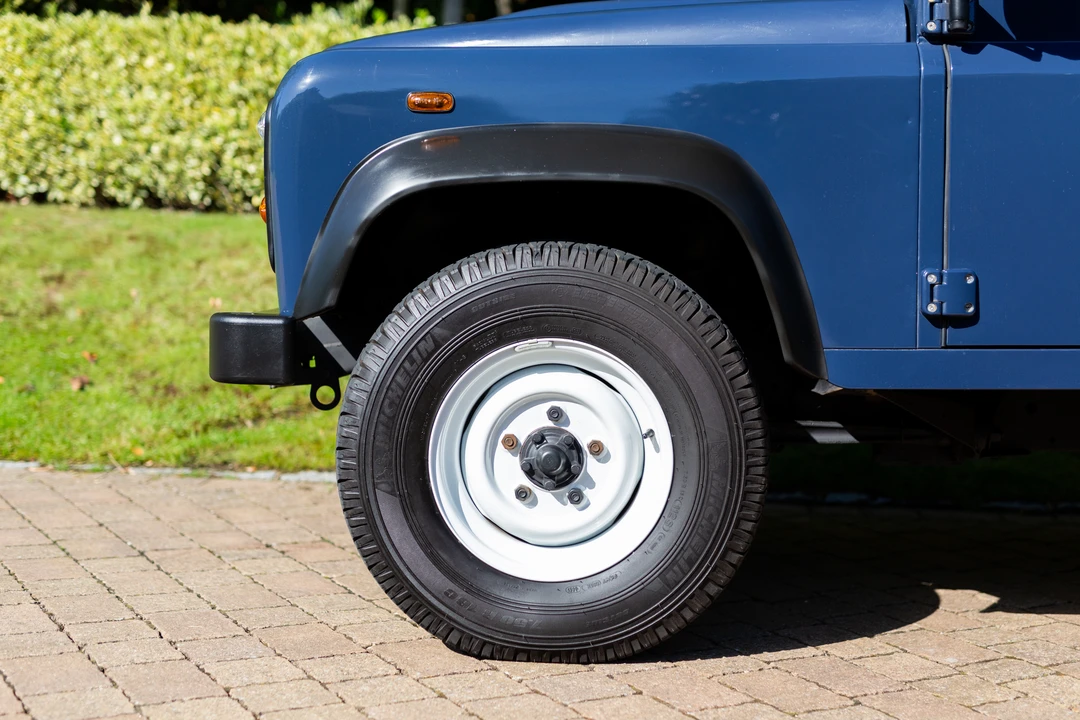 2011 Land Rover Defender 110 - Image 26 of 31
