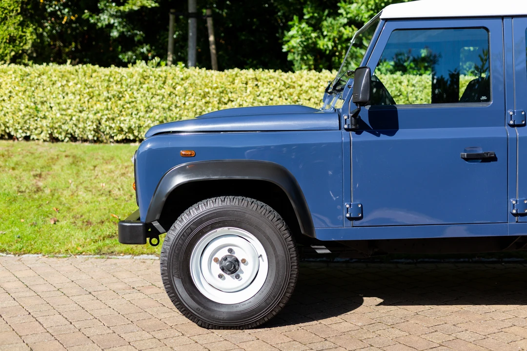 2011 Land Rover Defender 110 - Image 27 of 31