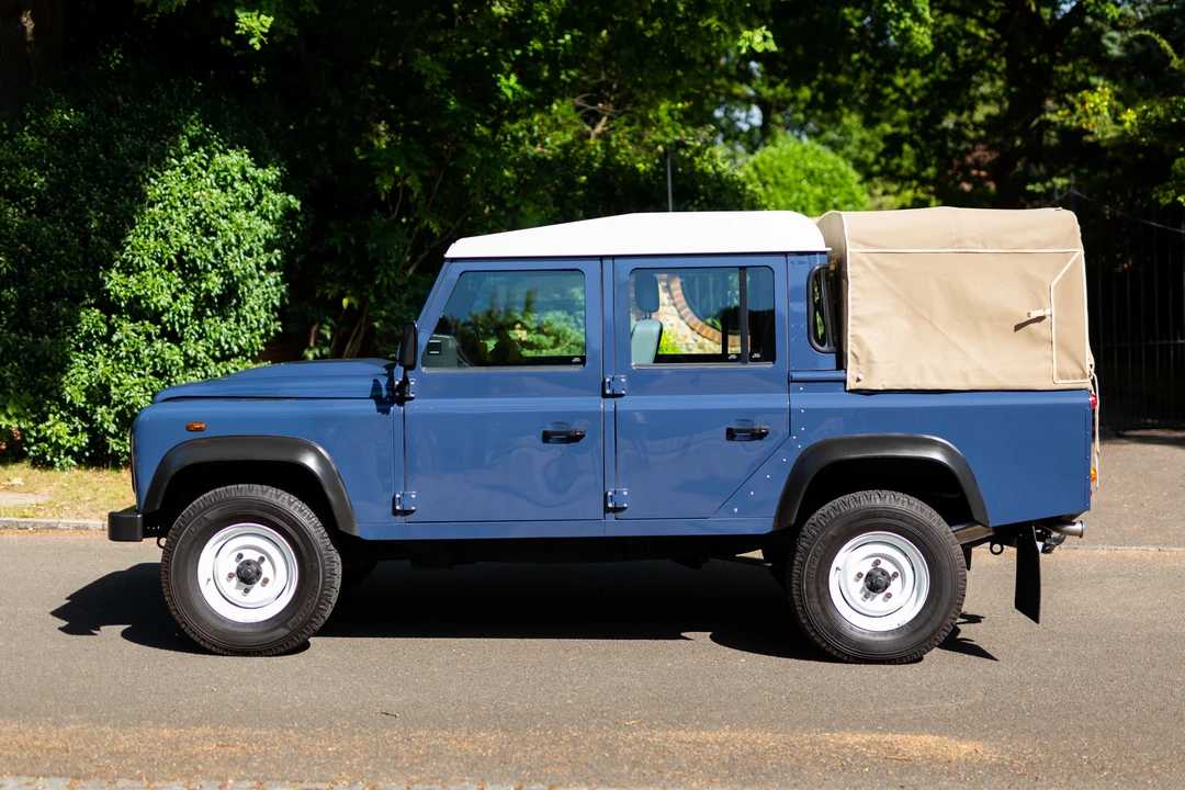2011 Land Rover Defender 110 - Image 10 of 31