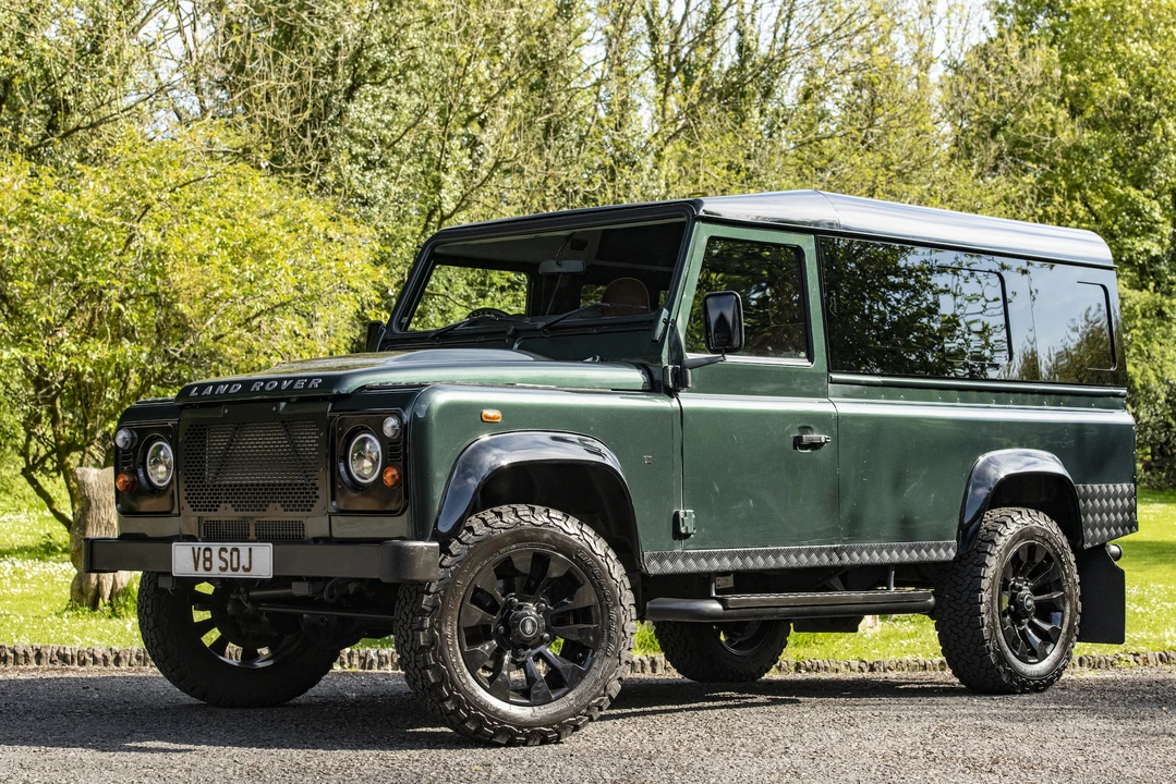 2011 Land Rover Defender 110 - Image 10 of 31