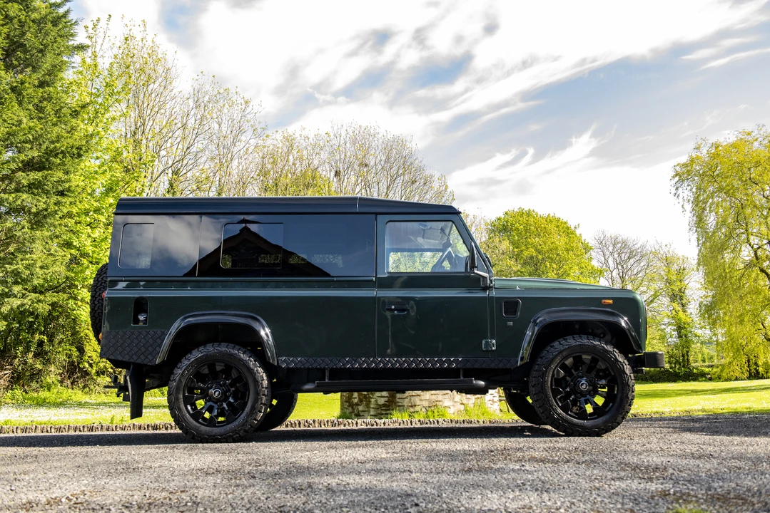2011 Land Rover Defender 110 - Image 16 of 31