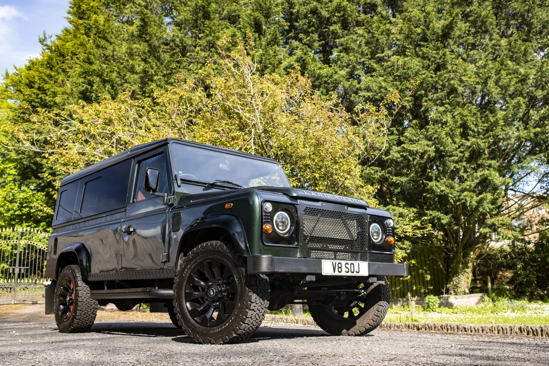 2011 Land Rover Defender 110 - Image 13 of 31