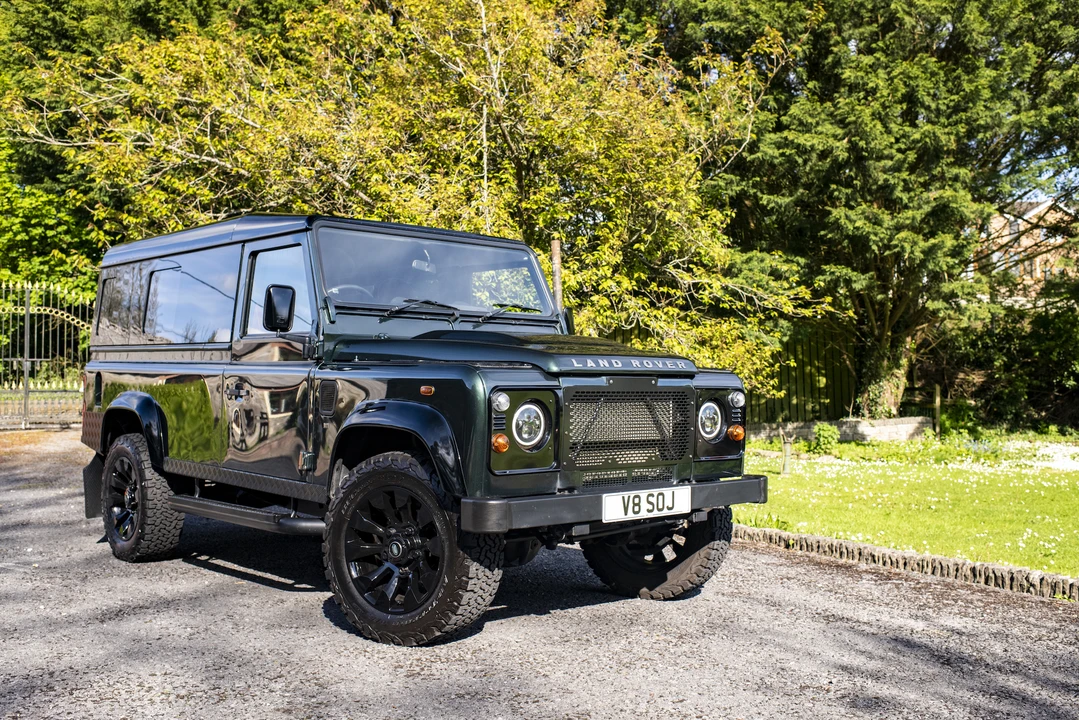 2011 Land Rover Defender 110 - Image 14 of 31