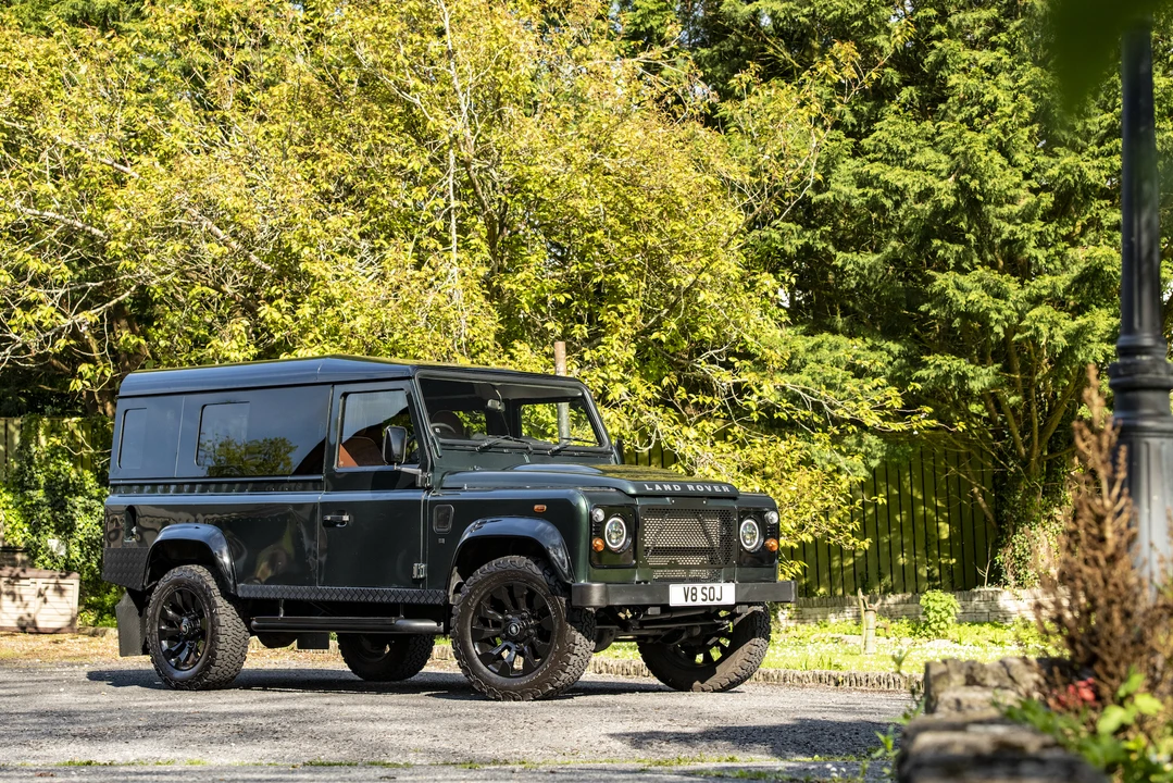 2011 Land Rover Defender 110 - Image 15 of 31