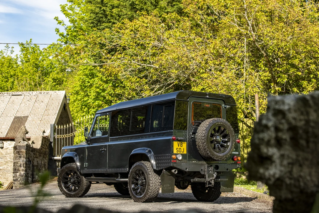2011 Land Rover Defender 110 - Image 21 of 31