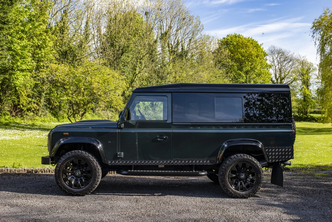 2011 Land Rover Defender 110 - Image 9 of 31