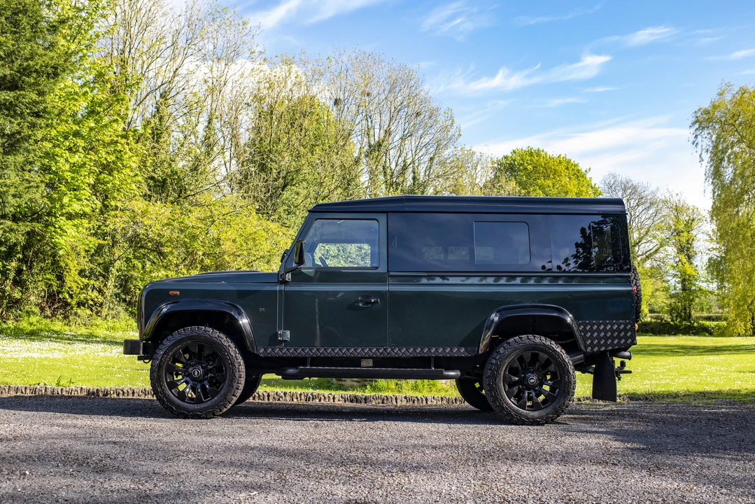 2011 Land Rover Defender 110 - Image 23 of 31