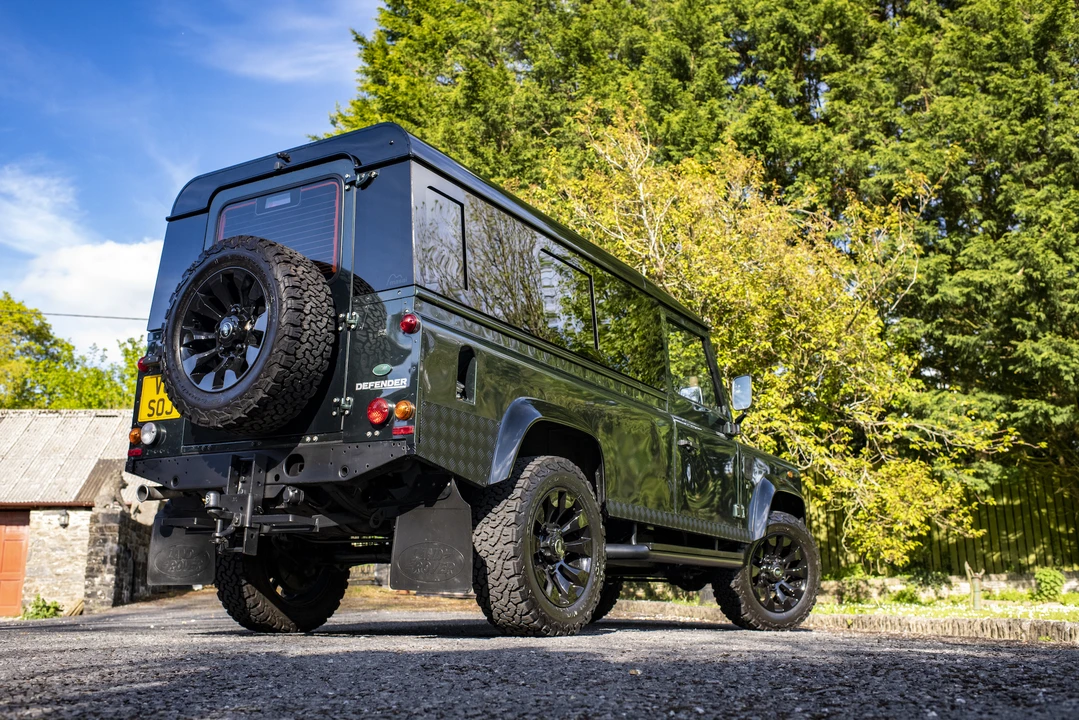 2011 Land Rover Defender 110 - Image 19 of 31