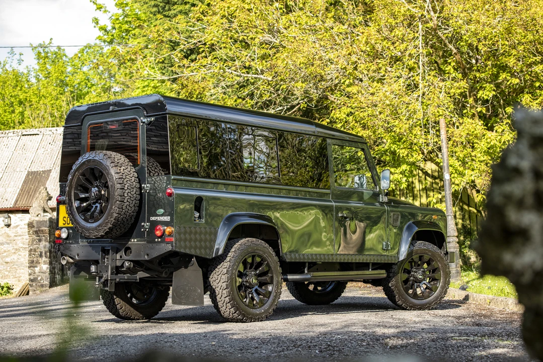 2011 Land Rover Defender 110 - Image 17 of 31
