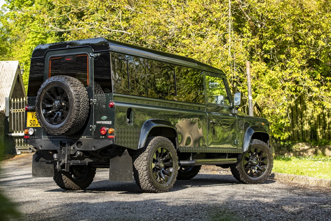 2011 Land Rover Defender 110 - Image 18 of 31