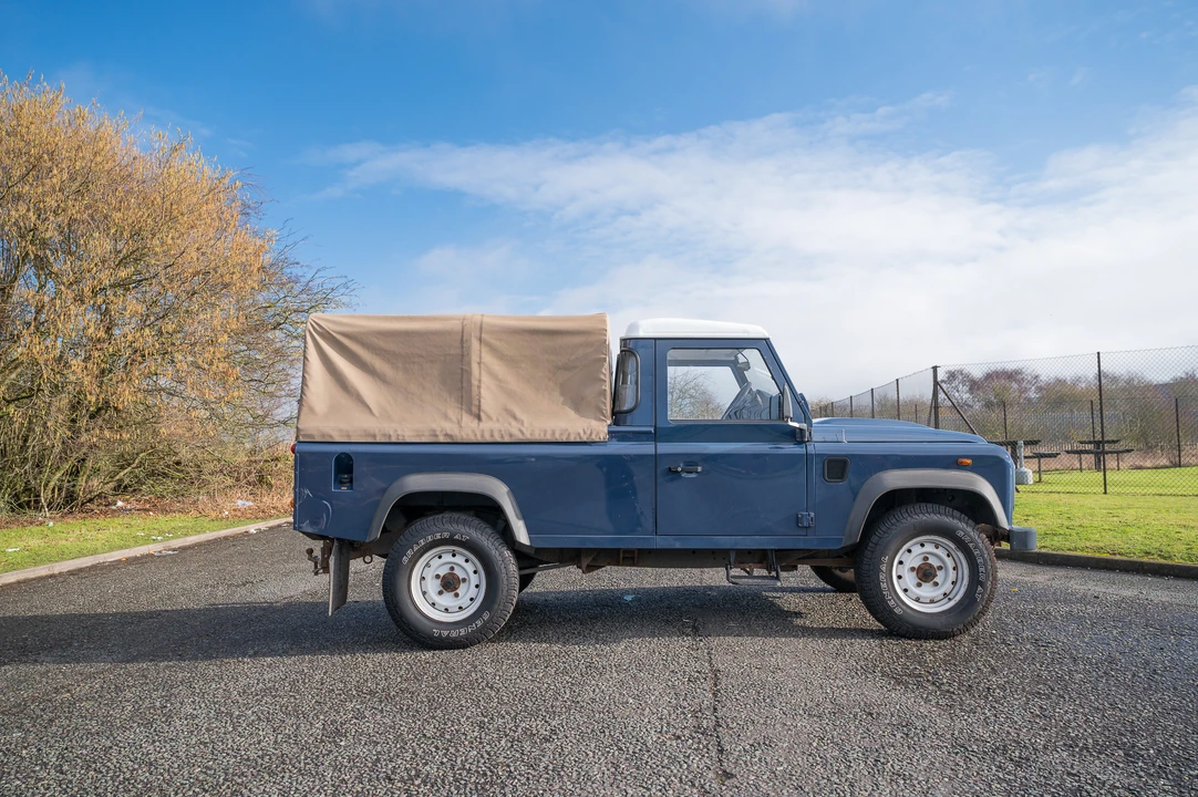 2011 Land Rover Defender 110 - Image 24 of 31
