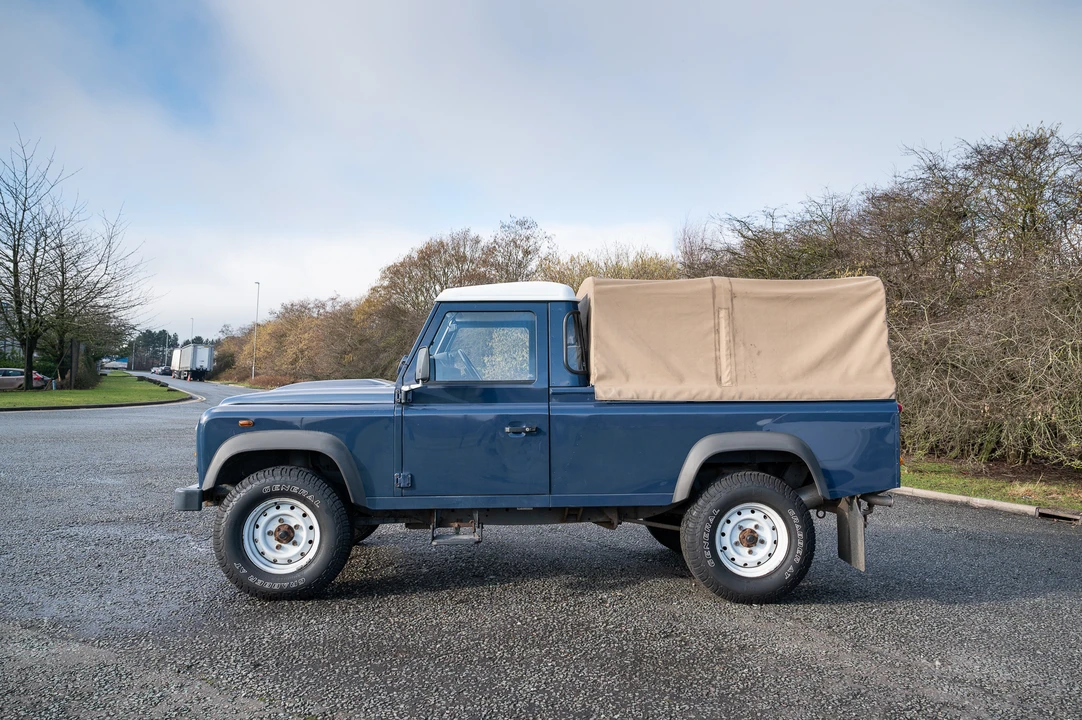 2011 Land Rover Defender 110 - Image 11 of 31