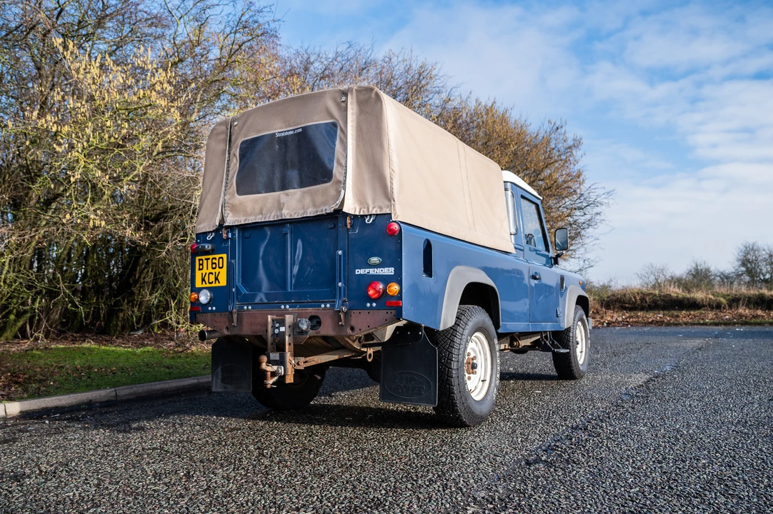 2011 Land Rover Defender 110 - Image 17 of 31
