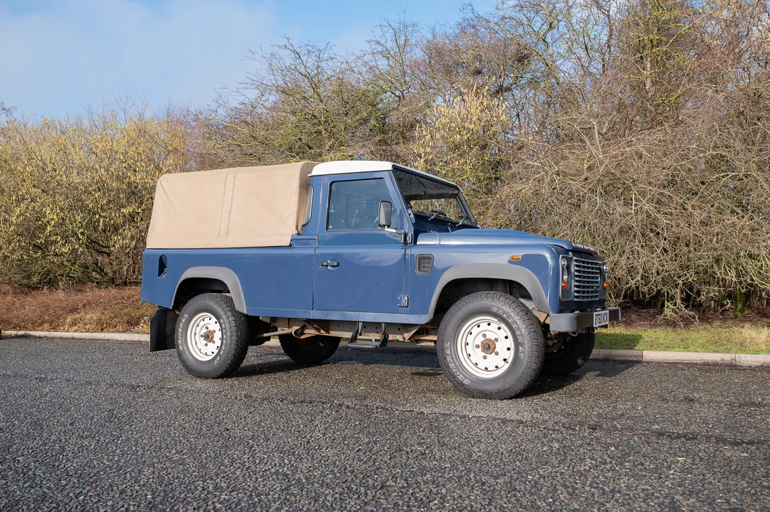 2011 Land Rover Defender 110 - Image 27 of 31