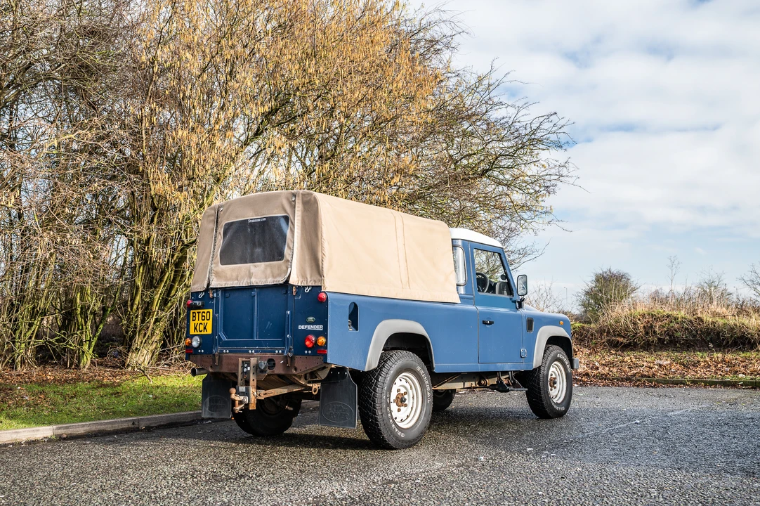2011 Land Rover Defender 110 - Image 19 of 31