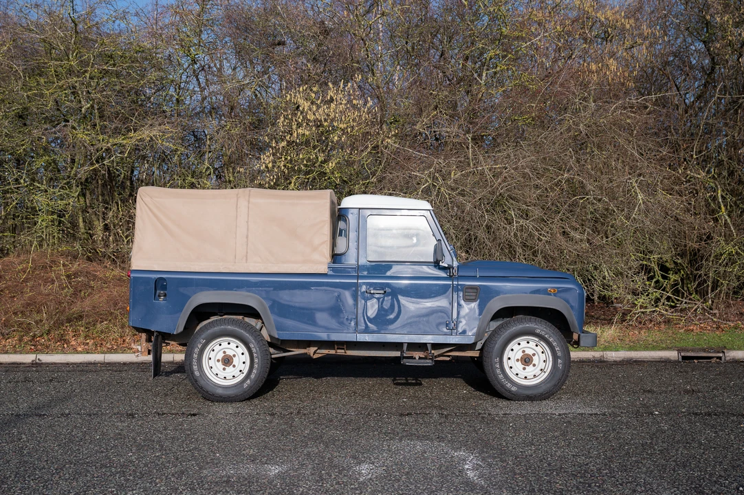 2011 Land Rover Defender 110 - Image 25 of 31